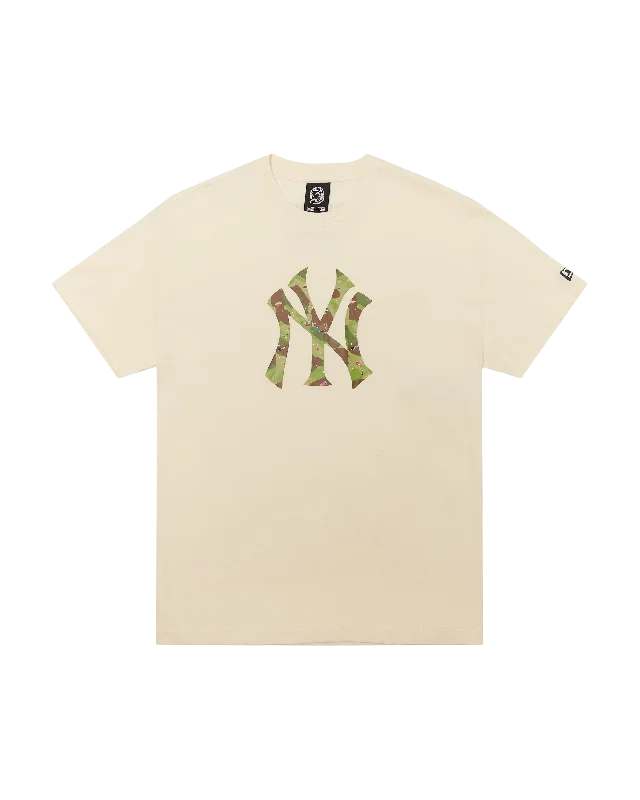 NEW YORK YANKEES STARFIELD LOGO TEE - OFF WHITE